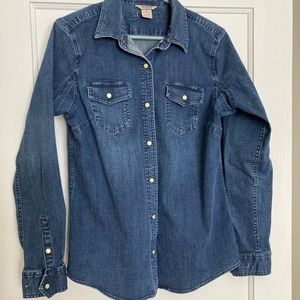DuluthFlex denim shirt. Women’s